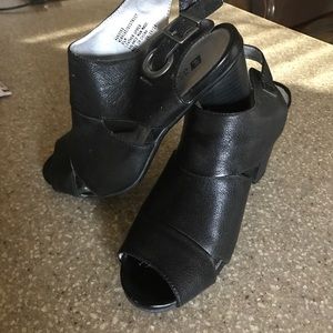 White Mountain Black leather shoes.  NEW NEVER WORN. Size 91/2.  31/4” heel.
